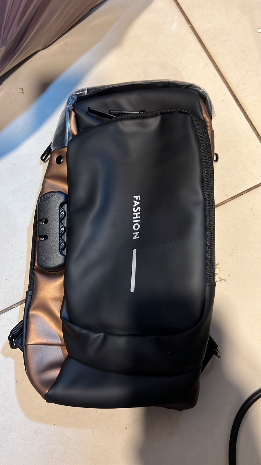 Fashion Men Sling Bag Pack with Lock